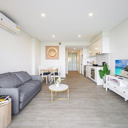 Liverpool Adorable 2Br Apt With Free Parking Warwick Farm Exteriör bild