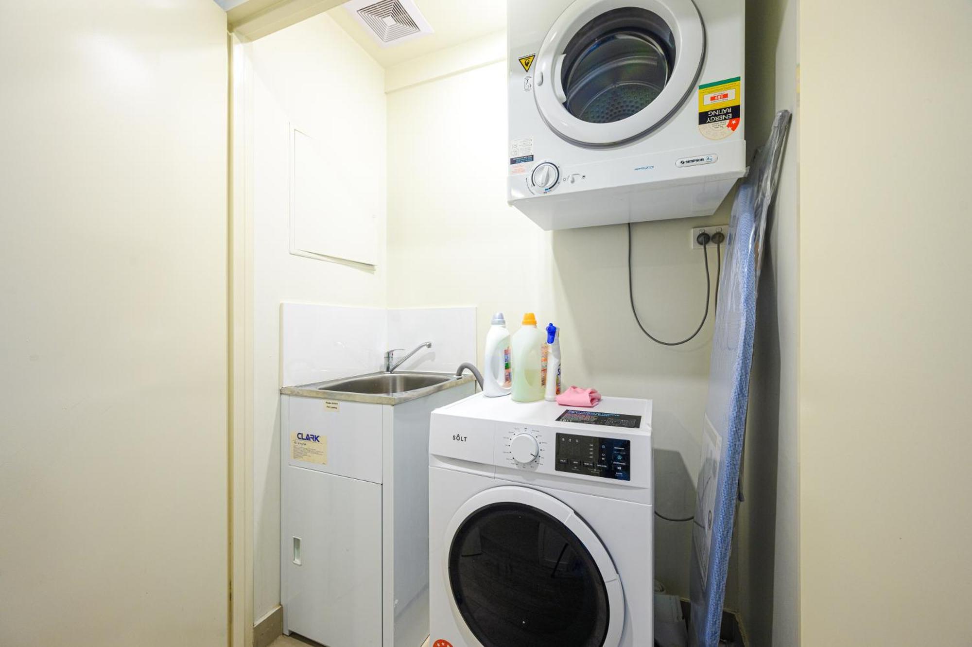 Liverpool Adorable 2Br Apt With Free Parking Warwick Farm Exteriör bild